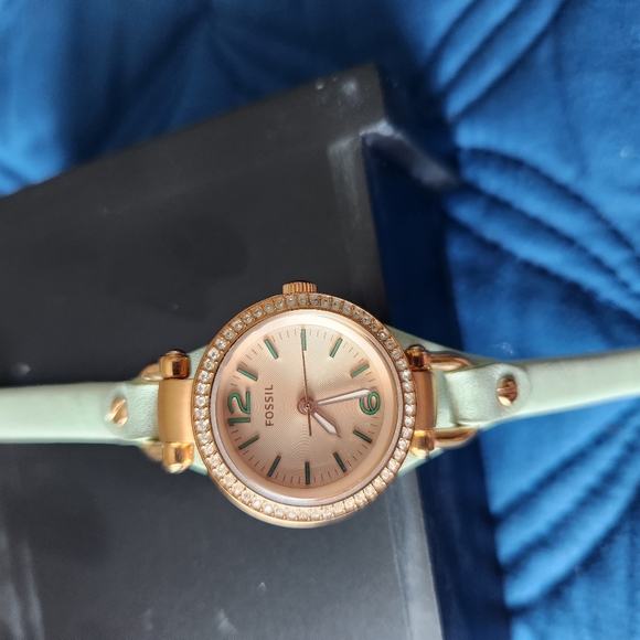 Fossil watch green womans like new - Picture 4 of 8